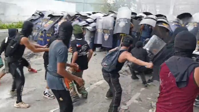 Over-130-Police-Officers-Injured-as-Masked-Protesters-Clashed-with-Authorities-in-Manila