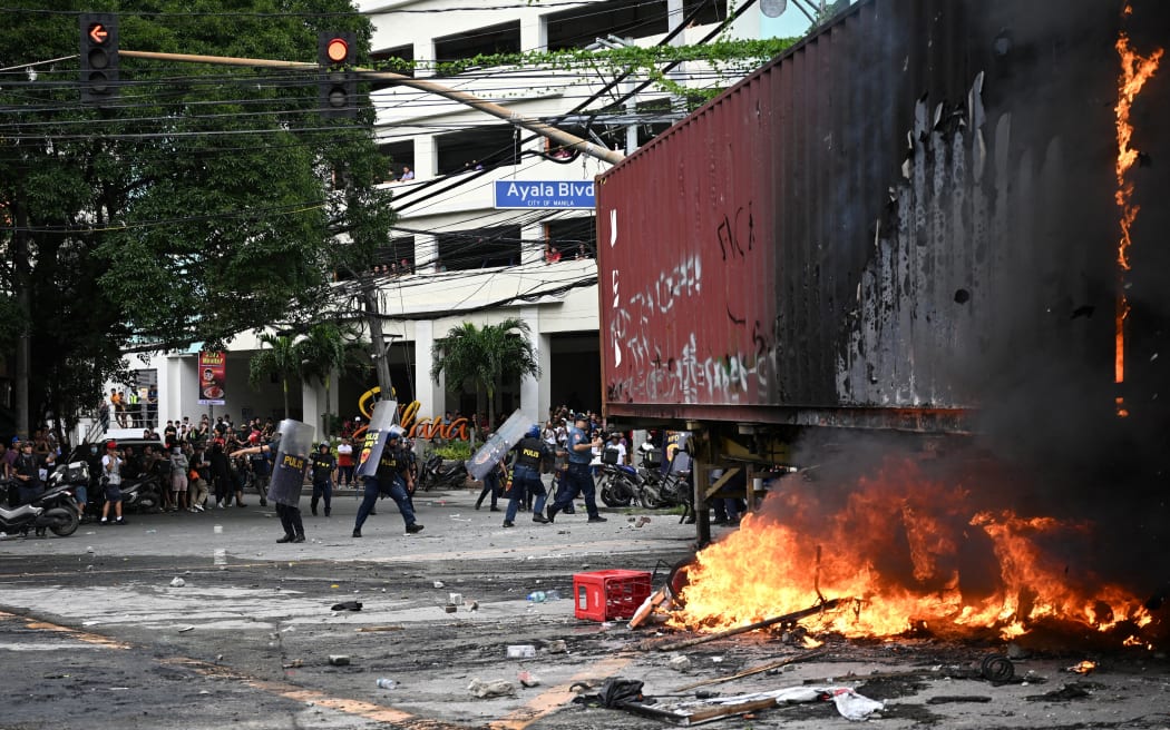 Over-100-Police-Officers-Injured-in-September-21-Protest-Violence-PNP-Considers-Awards