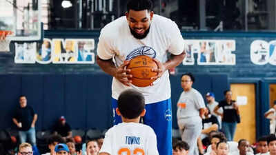 karl-anthony-towns-plays-through-injury-in-knicks-victory-over-cavaliers