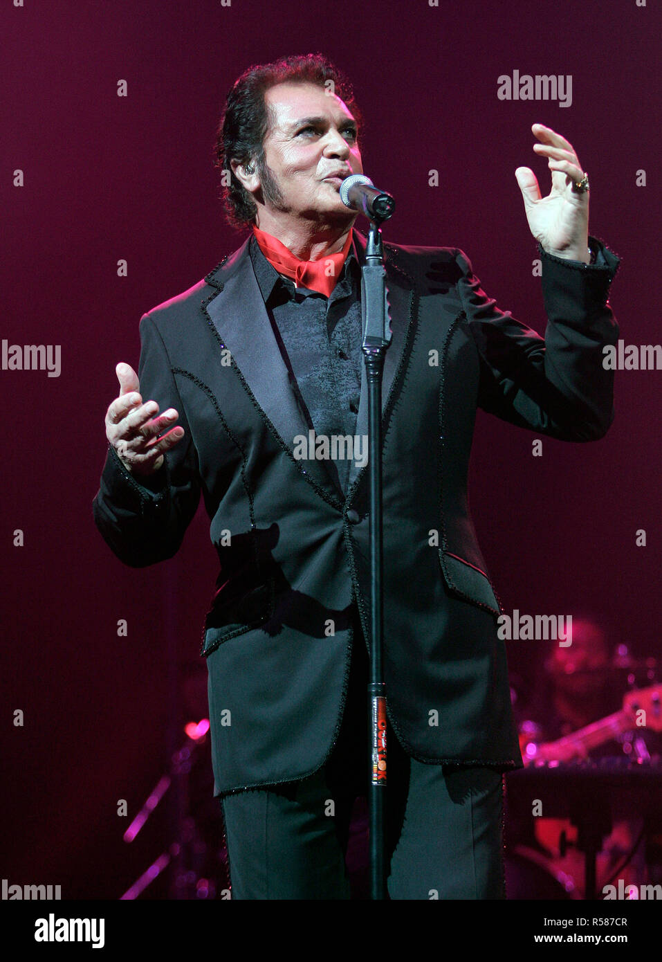 engelbert-humperdinck-returns-to-cebu-for-the-last-waltz-farewell-tour-in-2025